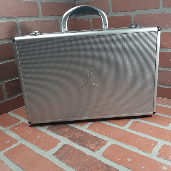 25th ANNIVERSARY JORDAN 1 SILVER - Picture 6 of 14